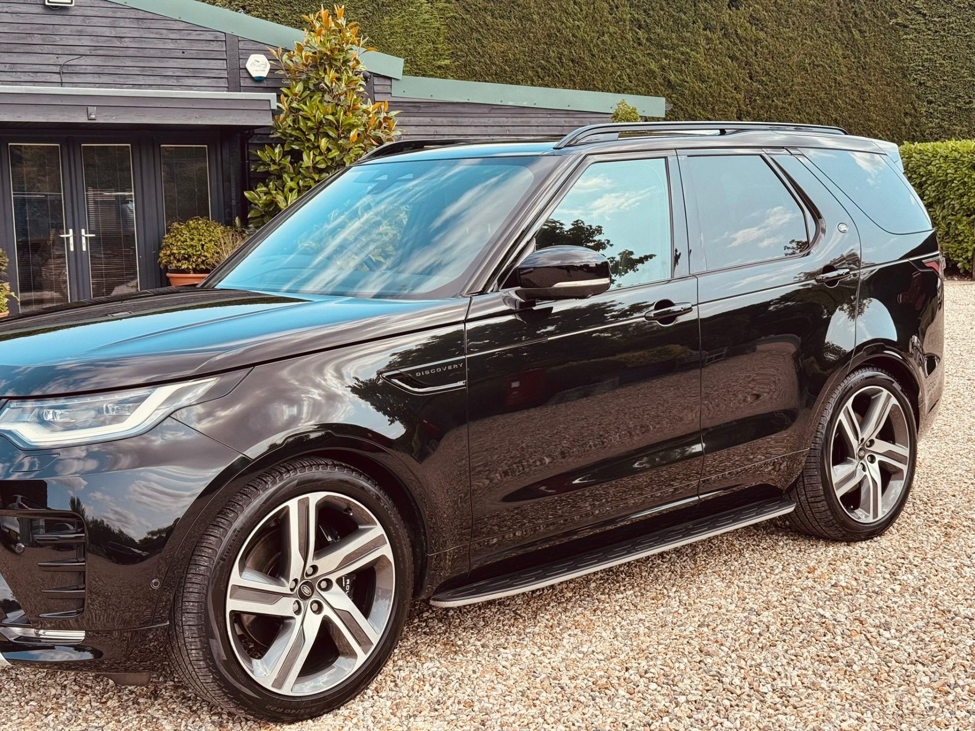 Land Rover Discovery ceramic coating with showroom gloss finish